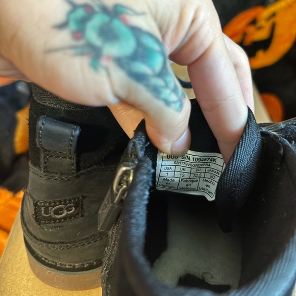 Ugg Boys Bradley Ankle Boot - Picture 3 of 8